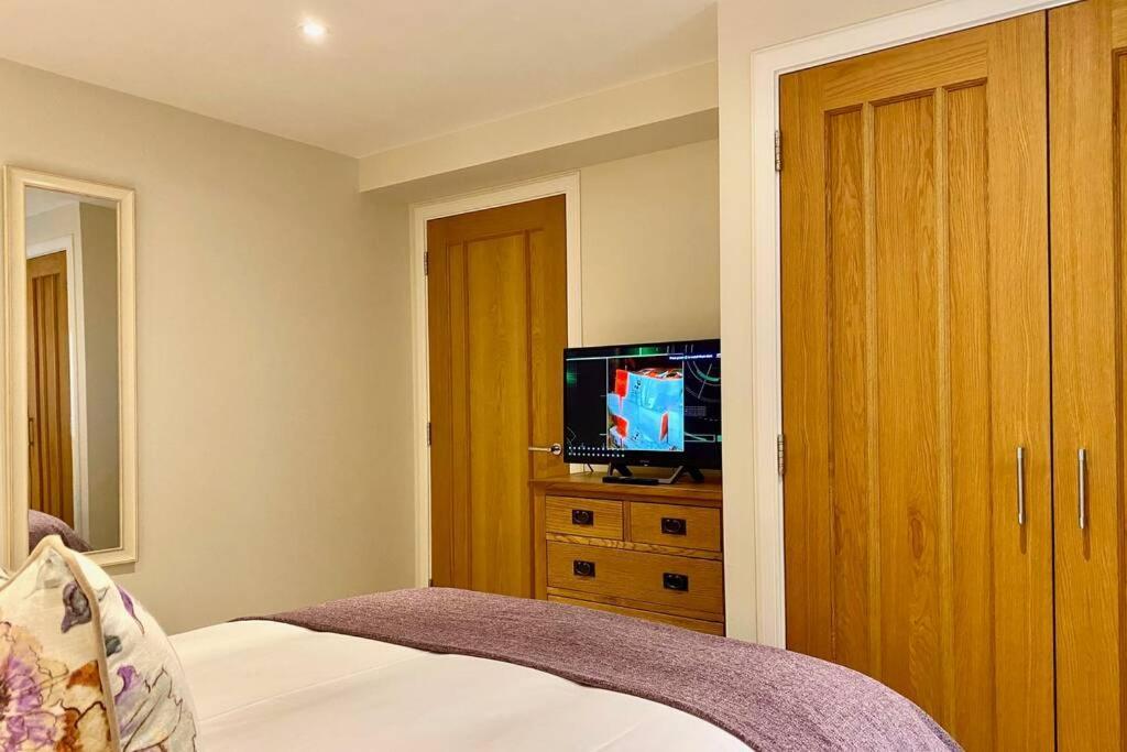 Beautiful 2 Bedroom, 2 Bathroom Flat With Parking. Питлохри Экстерьер фото